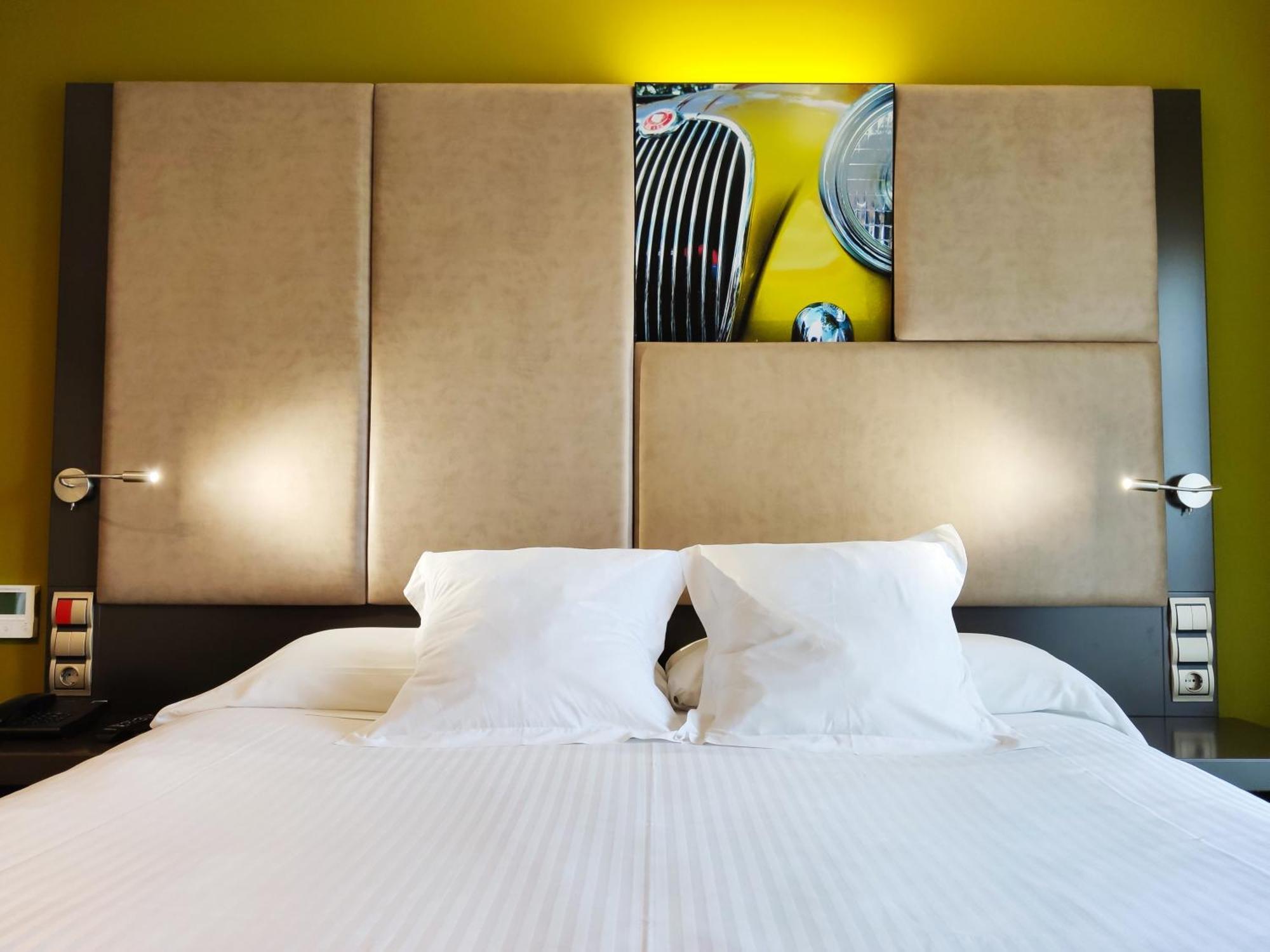 Costa Esmeralda Suites Suances Quarto foto A room at the hotel